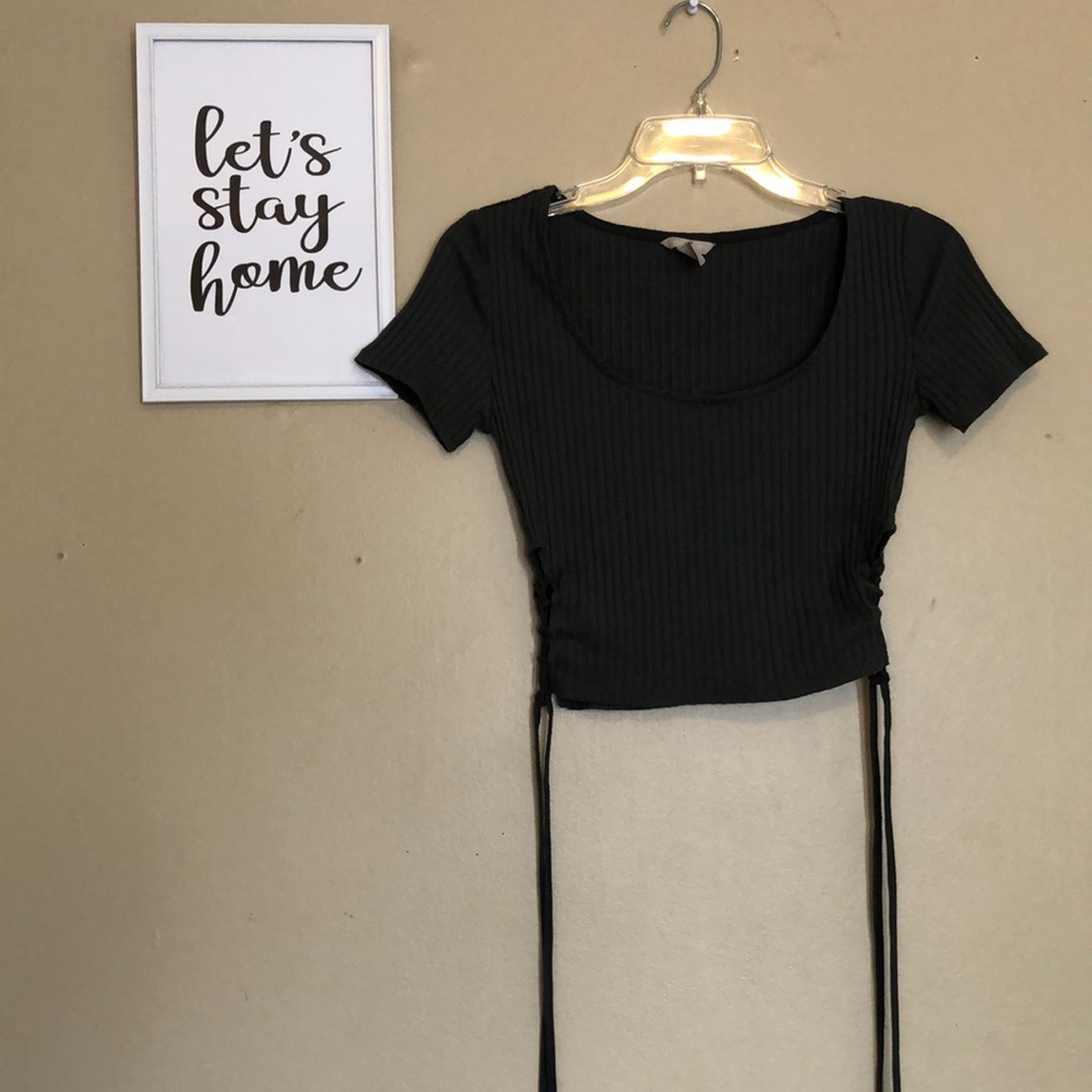 Women’s crop with light stain on front